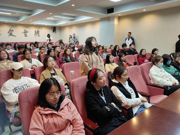 护理学院报告厅观看电影《建党伟业》 护理学院报告厅观看电影《建党伟业》